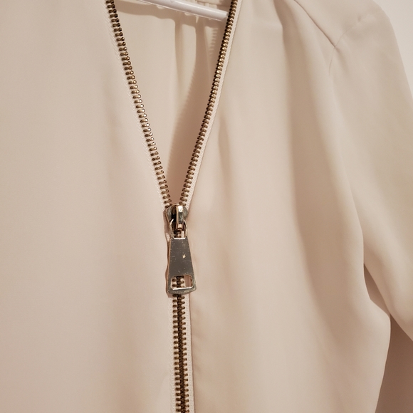 🌟3 for $25-White blouse with zipper - Picture 2 of 7